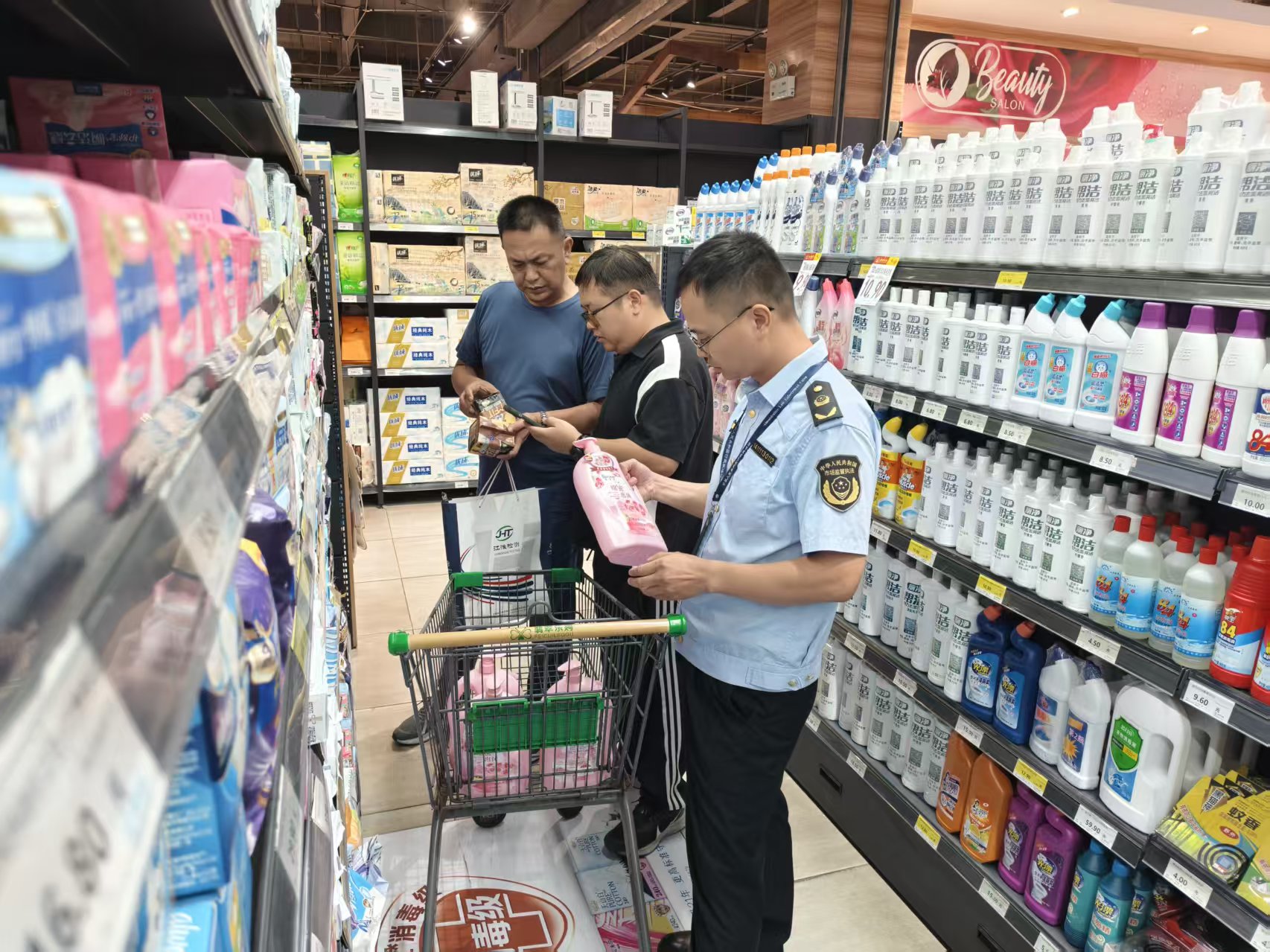 廣昌縣市場(chǎng)監(jiān)督管理局扎實(shí)開展日用品、眼鏡、校服產(chǎn)品質(zhì)量專項(xiàng)監(jiān)督抽檢工作